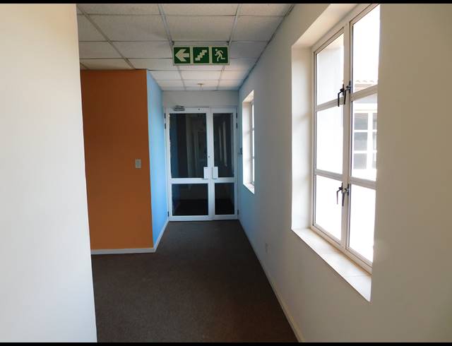 375M² OFFICE TO LET IN HYDE PARK